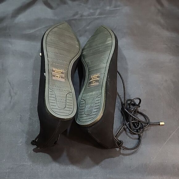 BRAND NEW CITYCLASSIFIED HEAT-S WOMEN"S POINTED TOE FAUX SUEDE FLAT SHOE - Picture 14 of 15